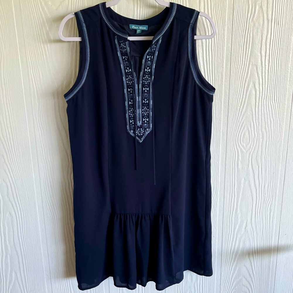 Embroidered navy blue sleeveless midi dress